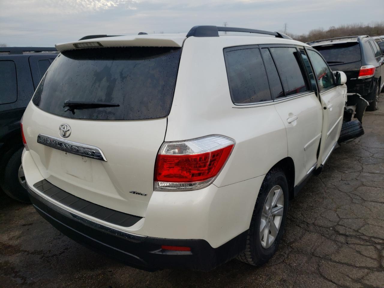 Photo 4 from auction – 2012 TOYOTA HIGHLANDER with VIN 5TDBK3EH4CS112837