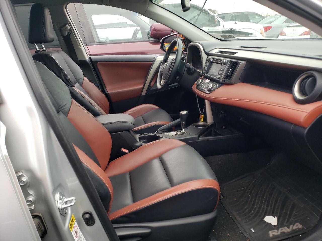 Photo 5 from auction – 2014 TOYOTA RAV4 LIMIT with VIN 2T3DFREV0EW199658