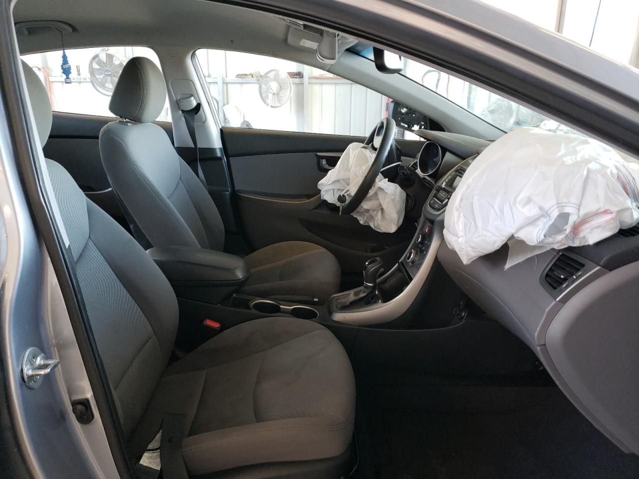 Photo 5 from auction – 2016 HYUNDAI ELANTRA SE with VIN 5NPDH4AE2GH727410