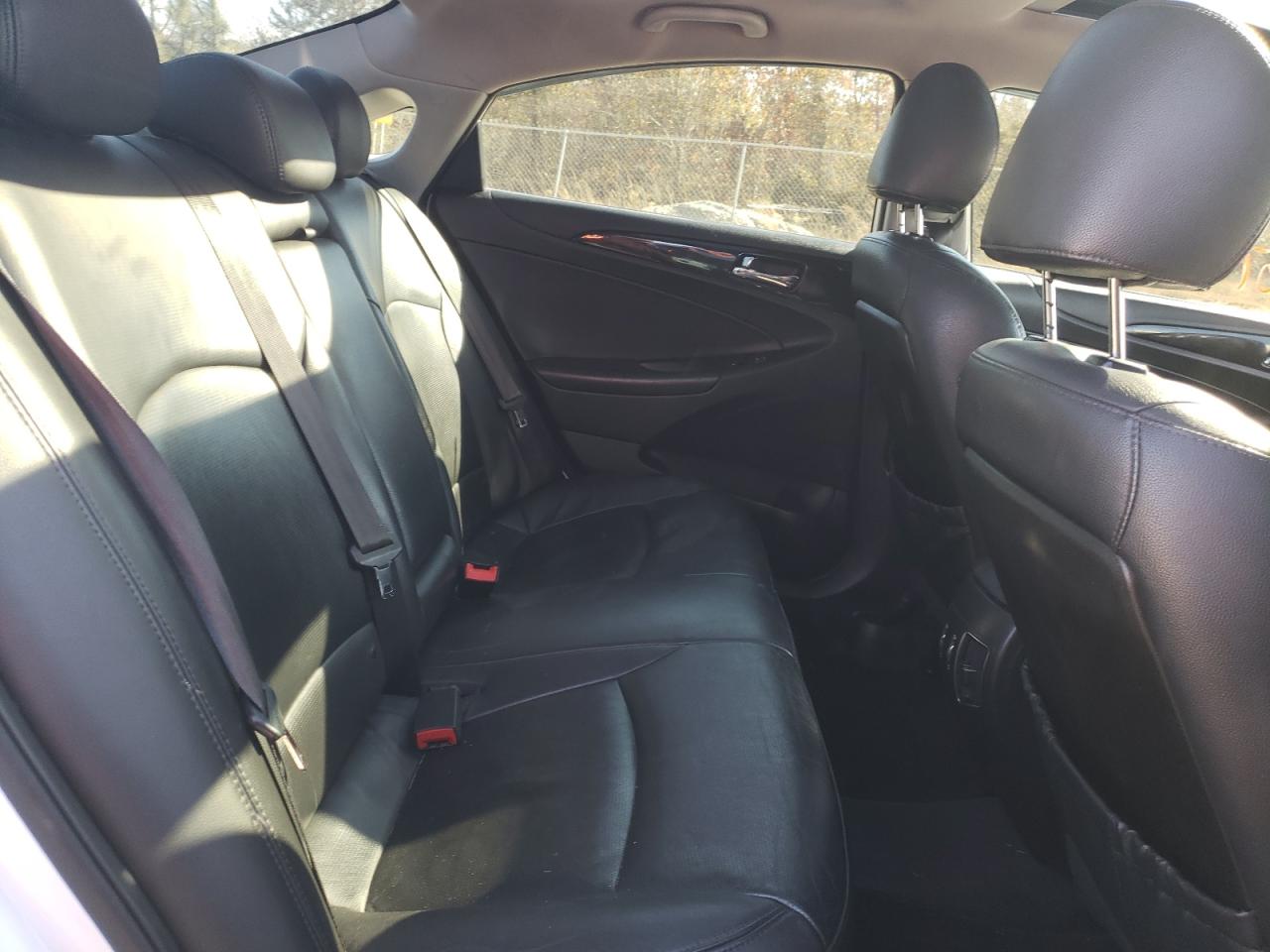 Photo 6 from auction – 2012 HYUNDAI SONATA SE with VIN 5NPEC4AB5CH350509