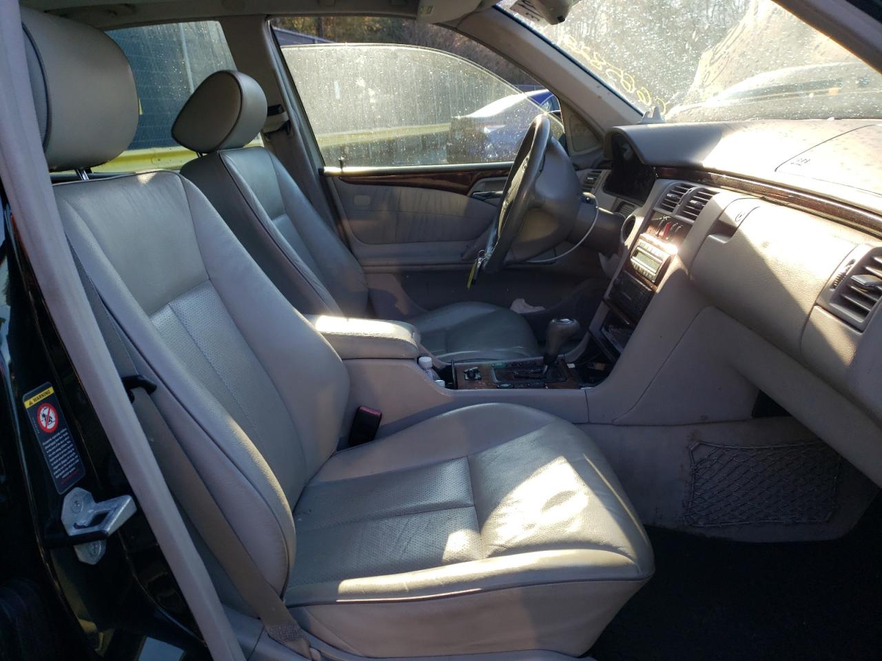 Photo 5 from auction – 2000 MERCEDES-BENZ E 320 with VIN WDBJF65J9YB110213