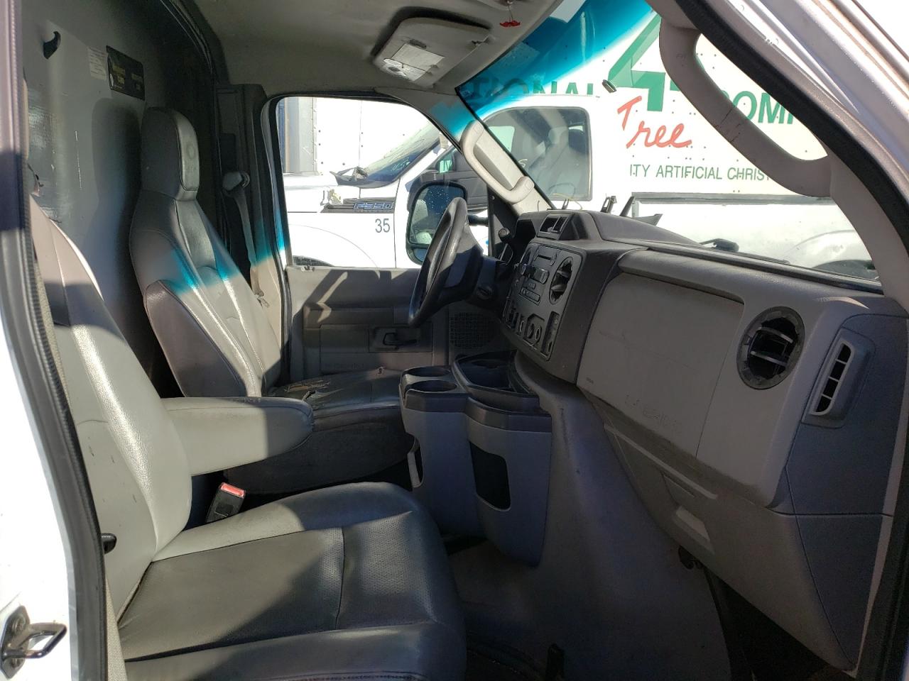 Photo 5 from auction – 2009 FORD ECONOLINE with VIN 1FDWE35L69DA35949