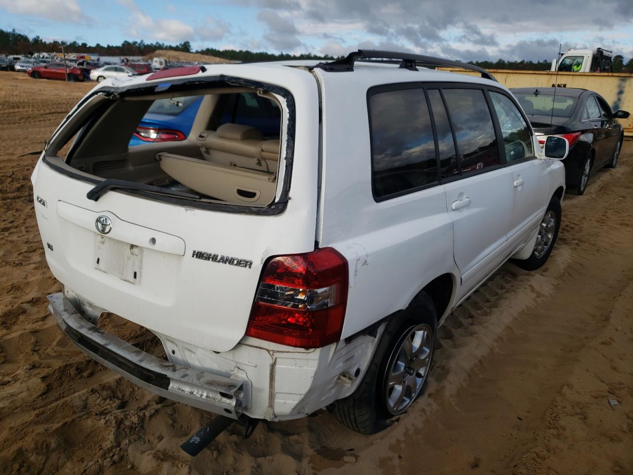 Photo 4 from auction – 2004 TOYOTA HIGHLANDER with VIN JTEGP21A240017848
