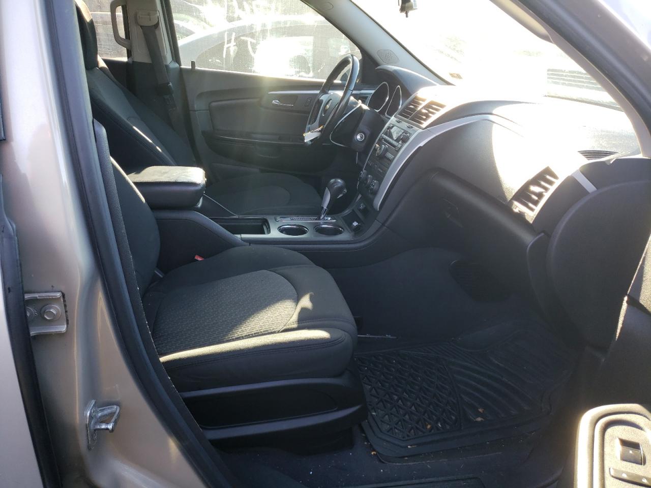 Photo 5 from auction – 2011 CHEVROLET TRAVERSE L with VIN 1GNKVGED7BJ245834