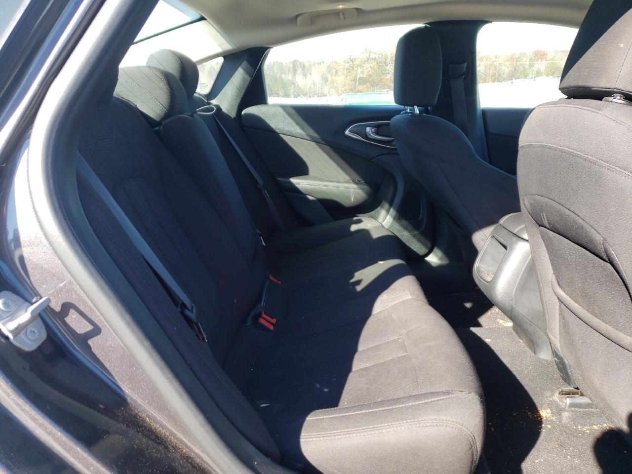 Photo 6 from auction – 2015 CHRYSLER 200 LIMITE with VIN 1C3CCCABXFN732271