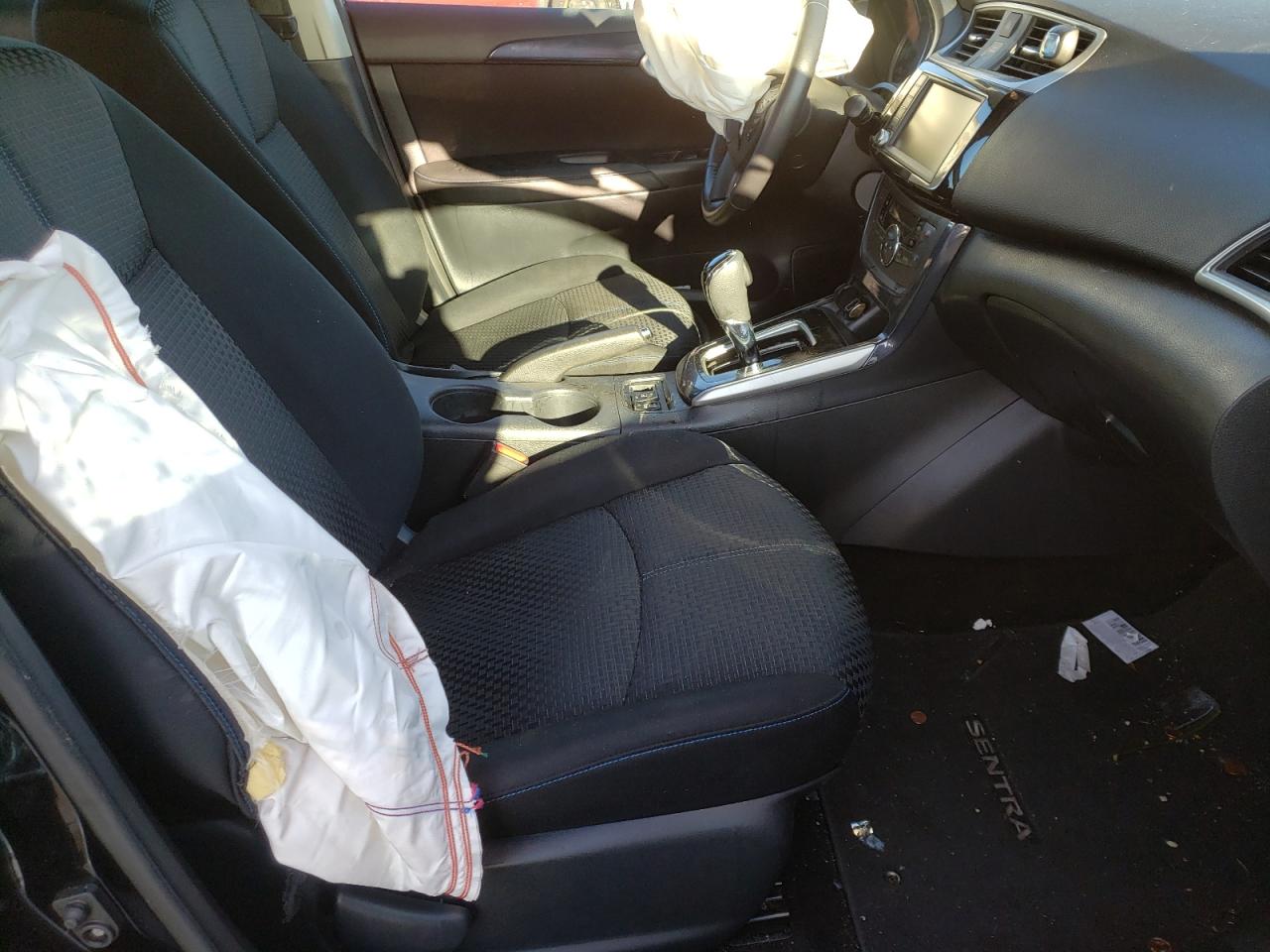 Photo 5 from auction – 2019 NISSAN SENTRA S with VIN 3N1AB7AP1KY319437