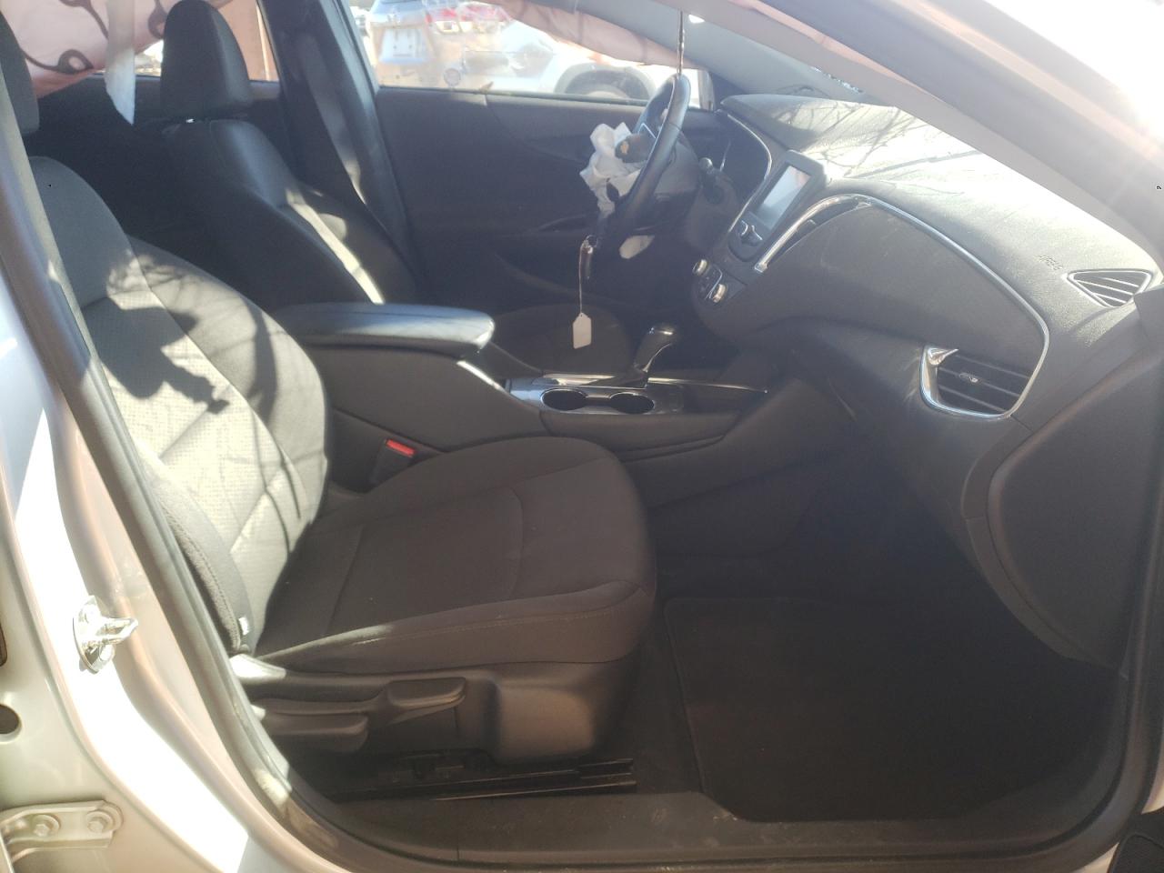 Photo 5 from auction – 2016 CHEVROLET MALIBU LT with VIN 1G1ZE5ST3GF297956