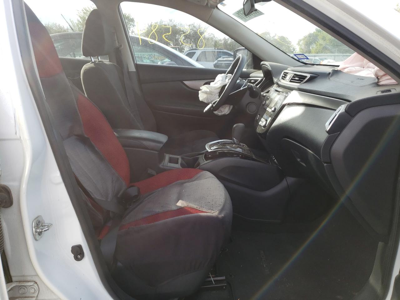 Photo 5 from auction – 2015 NISSAN ROGUE S with VIN KNMAT2MT0FP568597