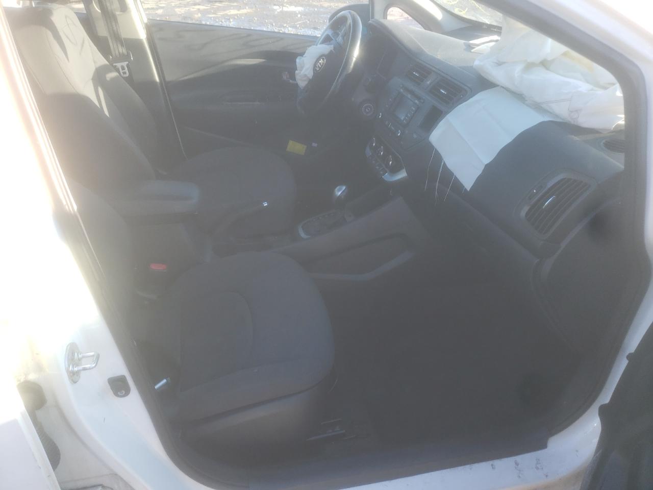 Photo 5 from auction – 2015 KIA RIO with VIN KNADN4A37F6424393