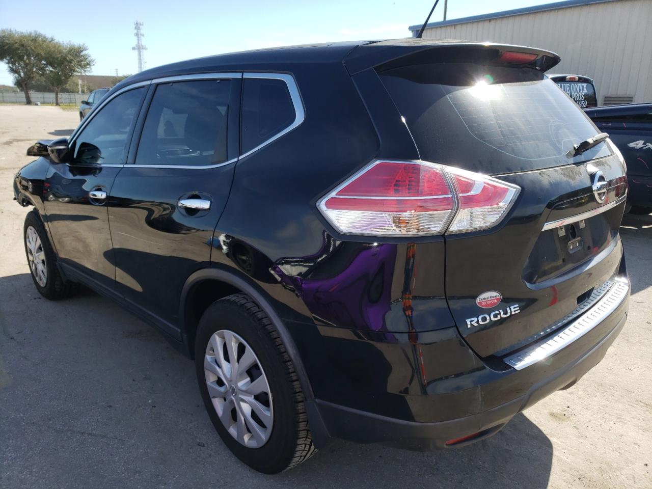 Photo 3 from auction – 2015 NISSAN ROGUE S with VIN KNMAT2MT1FP584176