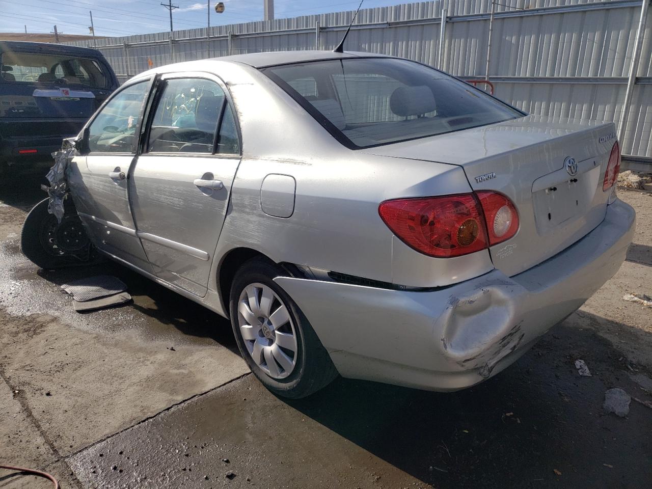 Photo 3 from auction – 2004 TOYOTA COROLLA CE with VIN JTDBR32E142041921