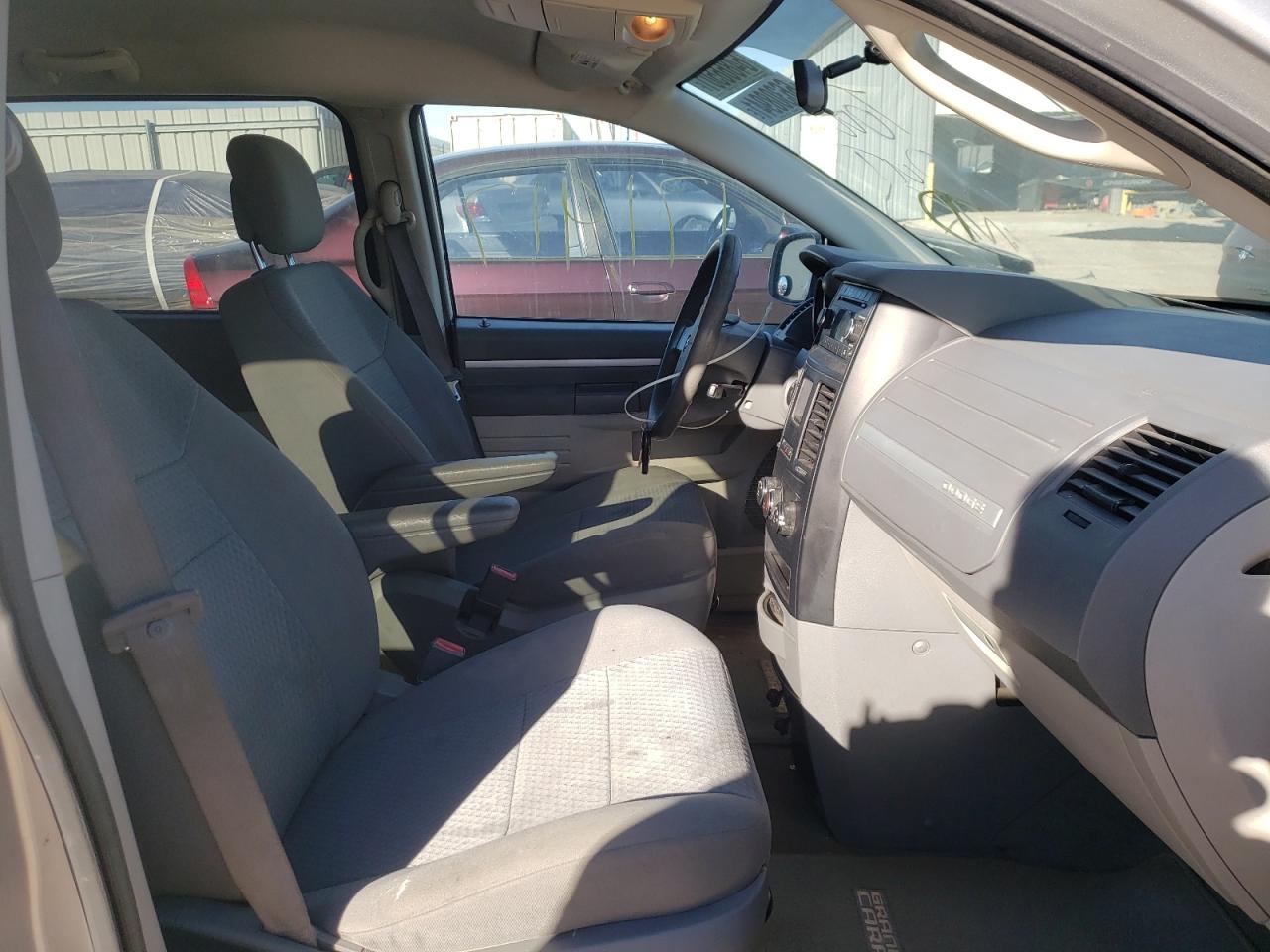 Photo 5 from auction – 2010 DODGE GRAND CARA with VIN 2D4RN4DE4AR476025