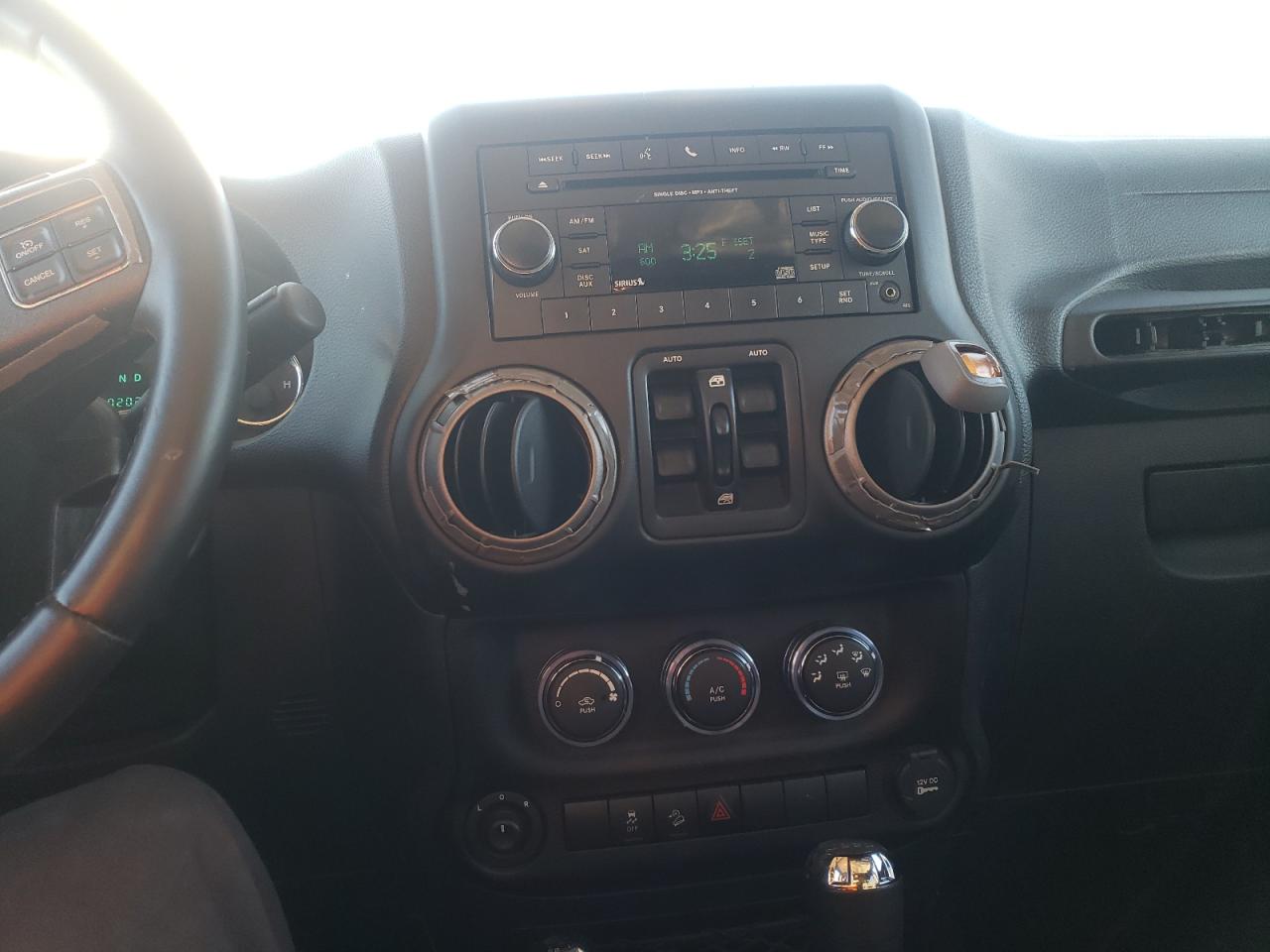 Photo 9 from auction – 2016 JEEP WRANGLER U with VIN 1C4BJWDG0GL103525