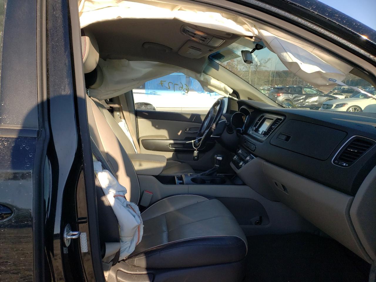 Photo 5 from auction – 2017 KIA SEDONA LX with VIN KNDMB5C19H6284279