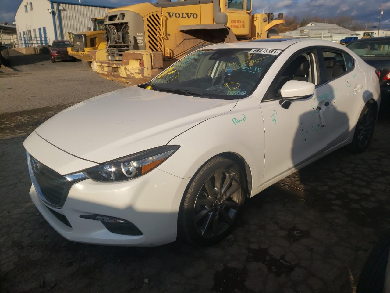 Photo 2 from auction – 2018 MAZDA 3 TOURING with VIN 3MZBN1V37JM248390