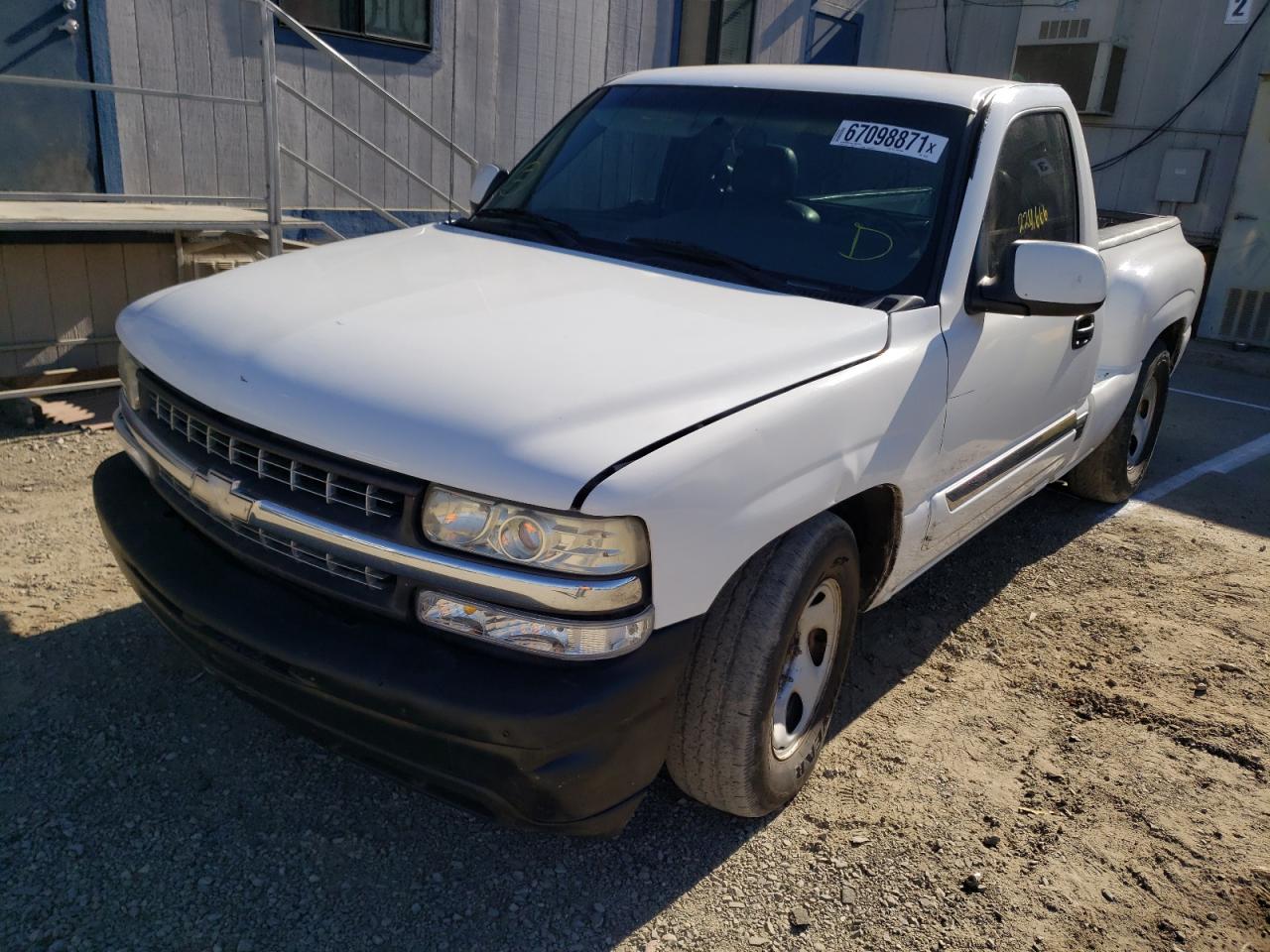 Photo 2 from auction – 2002 CHEVROLET SILVERADO with VIN 1GCEC14VX2Z147059