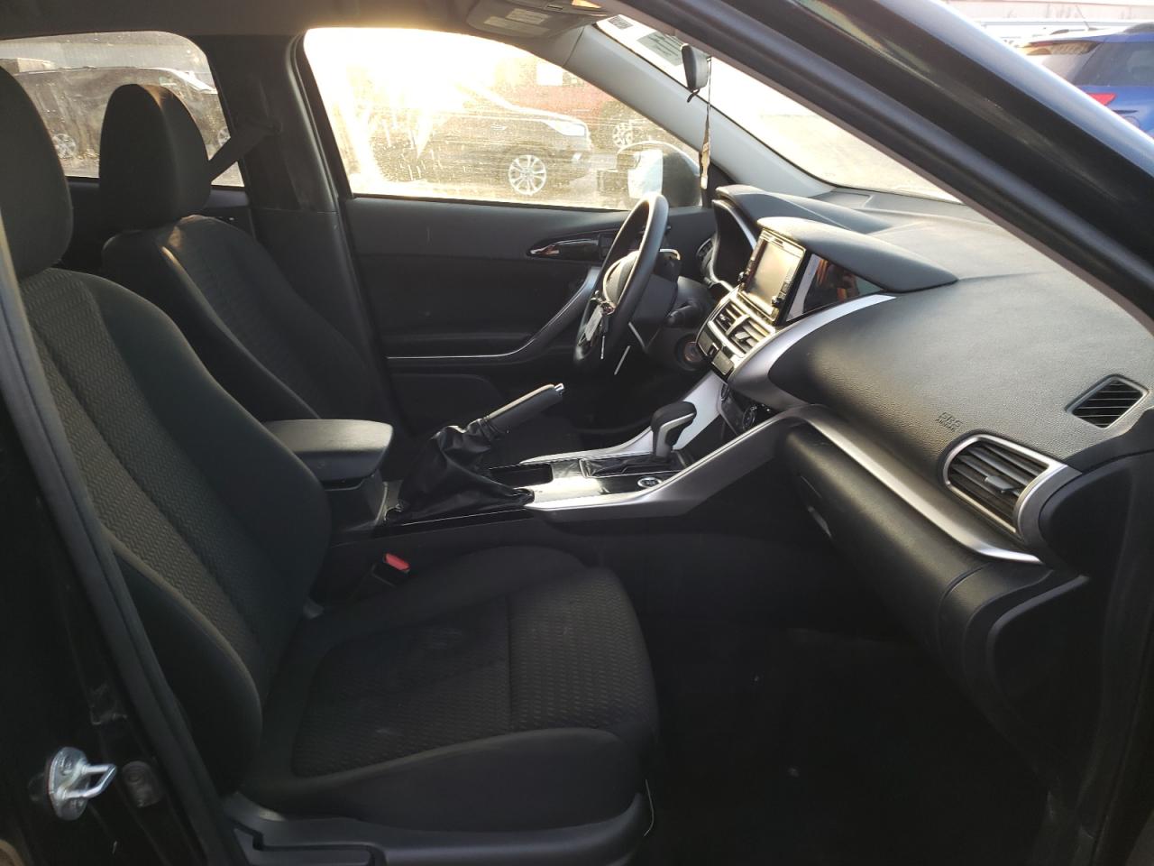Photo 5 from auction – 2019 MITSUBISHI ECLIPSE CR with VIN JA4AT3AA4KZ031037