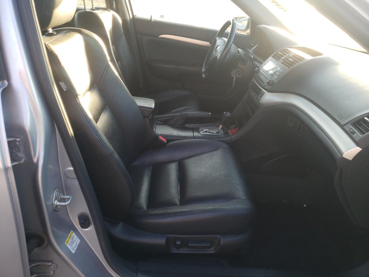 Photo 5 from auction – 2005 ACURA TSX with VIN JH4CL96895C008124