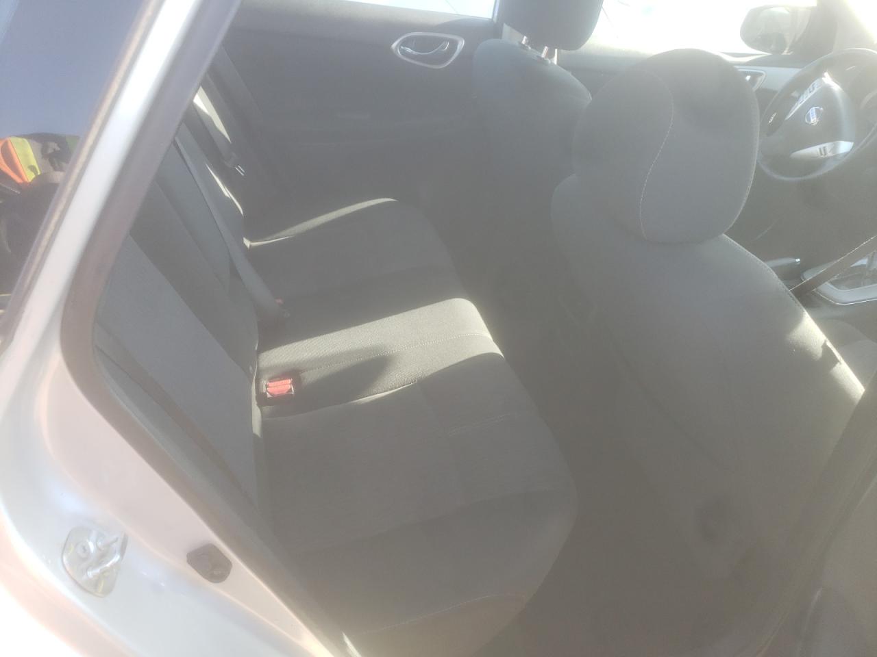 Photo 6 from auction – 2015 NISSAN SENTRA S with VIN 3N1AB7AP2FL645881