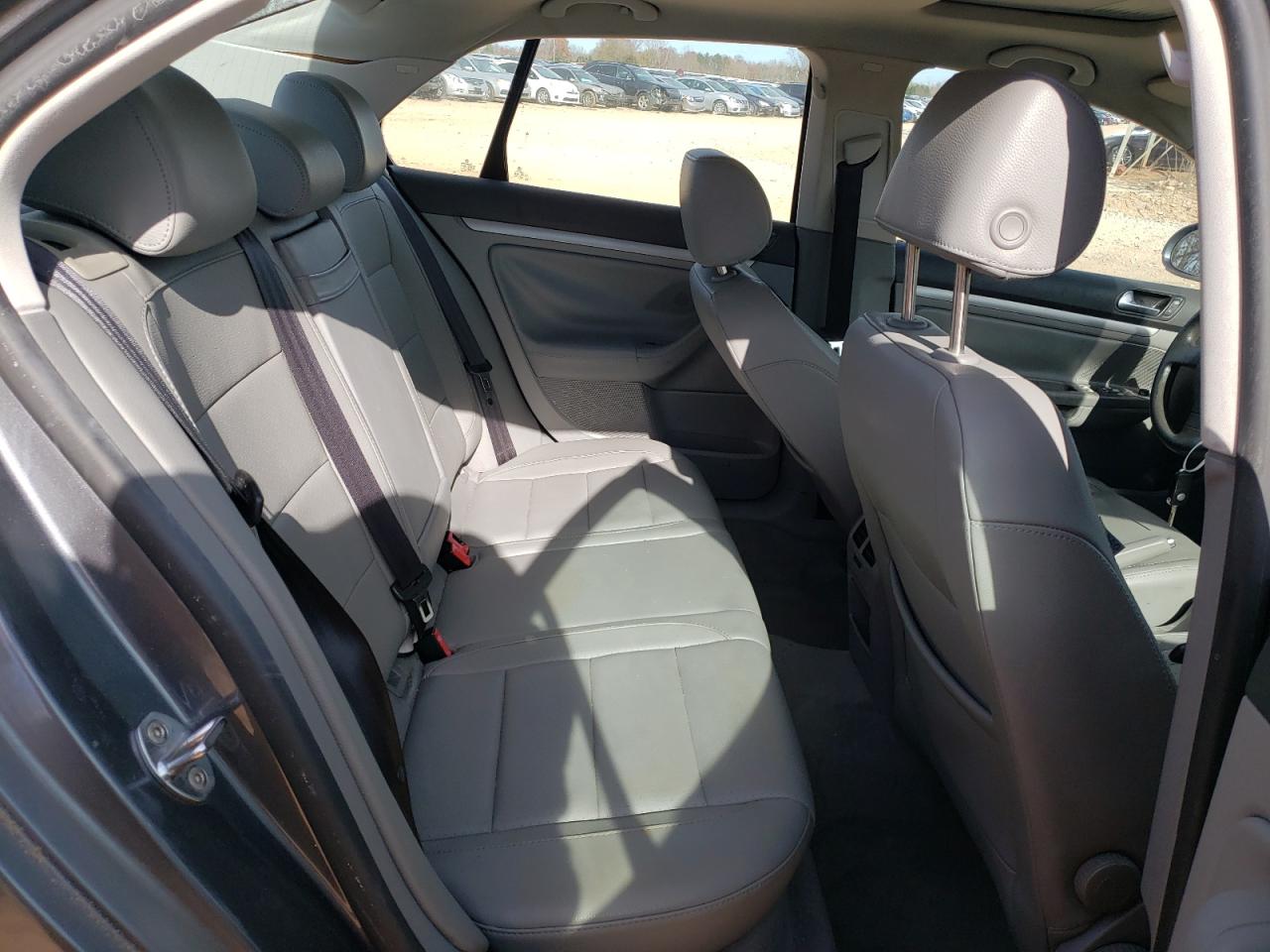 Photo 6 from auction – 2006 VOLKSWAGEN JETTA 2.5 with VIN 3VWSF71K56M623049