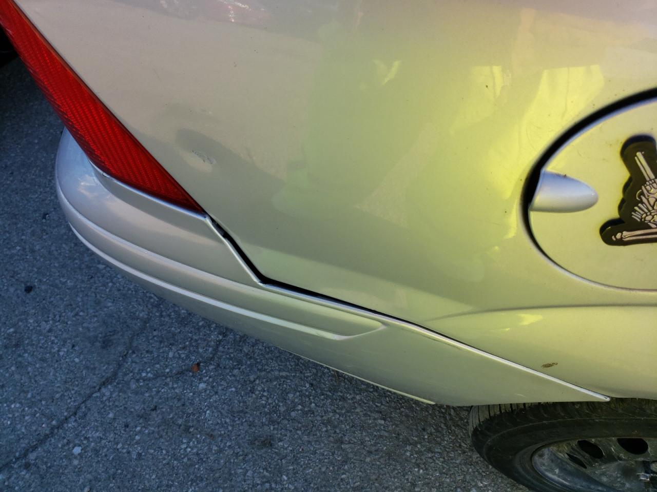 Photo 10 from auction – 2000 FORD FOCUS LX with VIN 1FAFP33P8YW352595