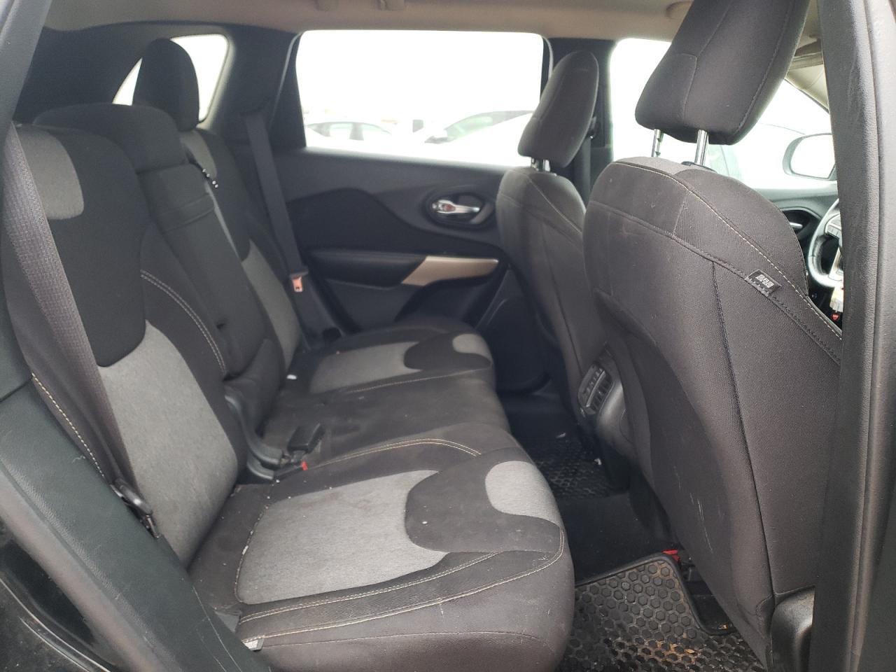 Photo 6 from auction – 2018 JEEP CHEROKEE L with VIN 1C4PJMCB3JD575154