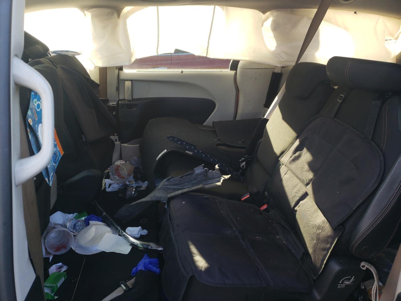 Photo 6 from auction – 2018 CHRYSLER PACIFICA T with VIN 2C4RC1FG7JR116988