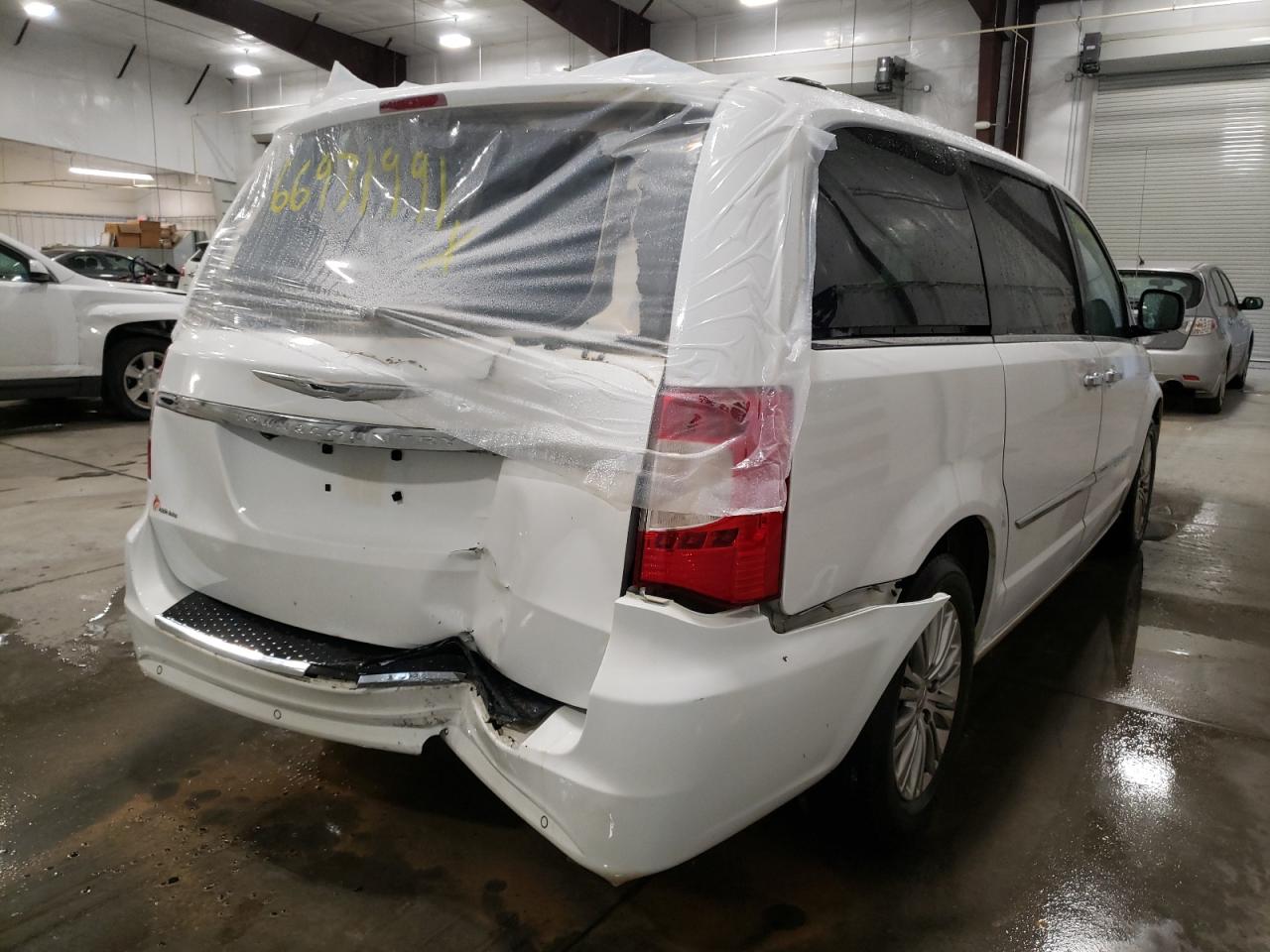 Photo 4 from auction – 2014 CHRYSLER TOWN & COU with VIN 2C4RC1CG4ER107871