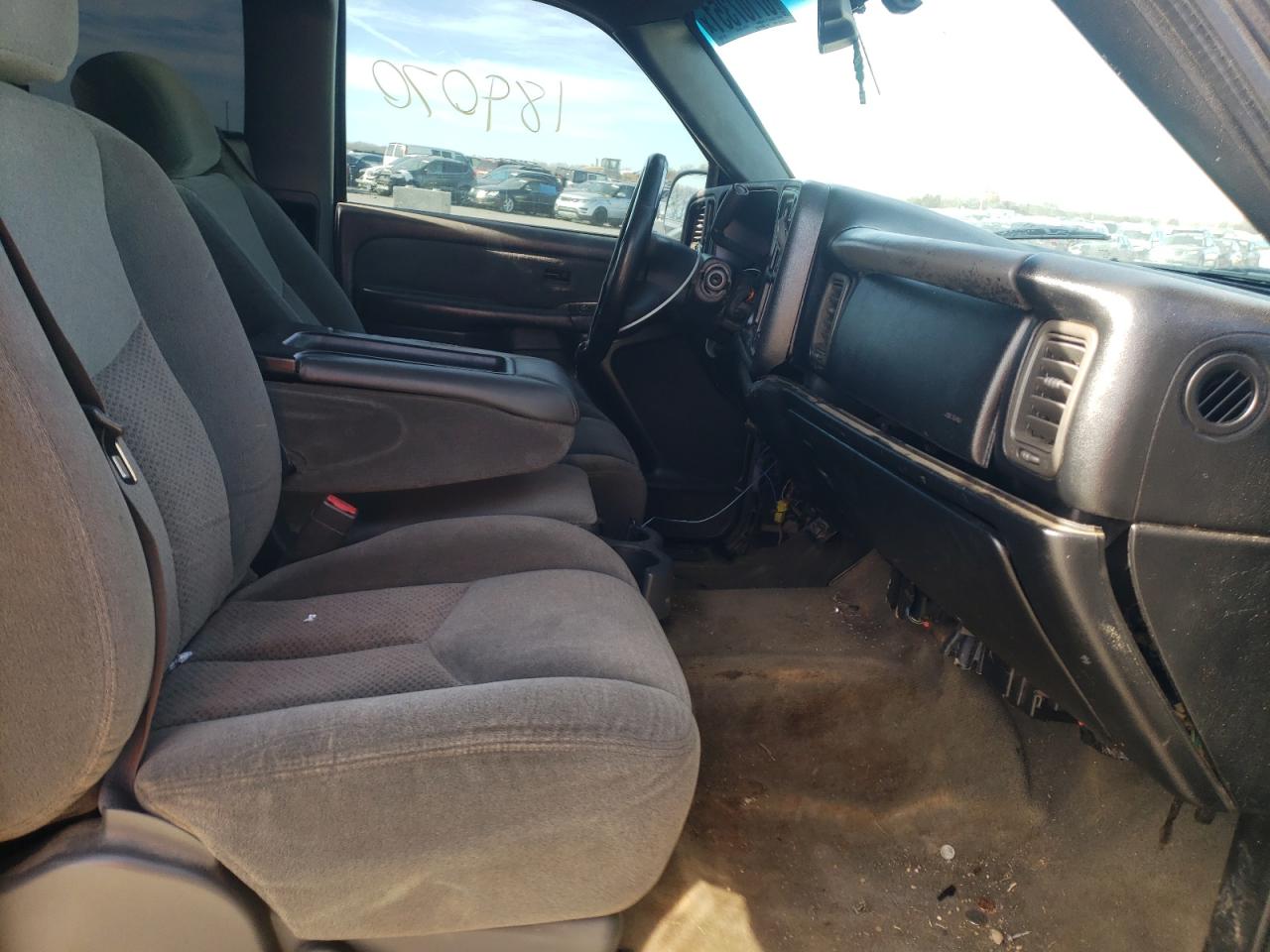 Photo 5 from auction – 2003 CHEVROLET SILVERADO with VIN 2GCEC19V131299735