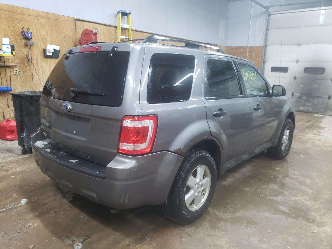 Photo 4 from auction – 2009 FORD ESCAPE XLT with VIN 1FMCU93G69KC19587