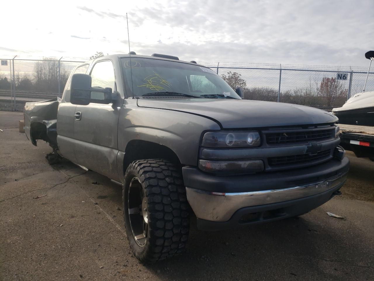 CHEVROLET SILVERADO 2002 with VIN 1GCEK19V02E203528 - Photo from auction