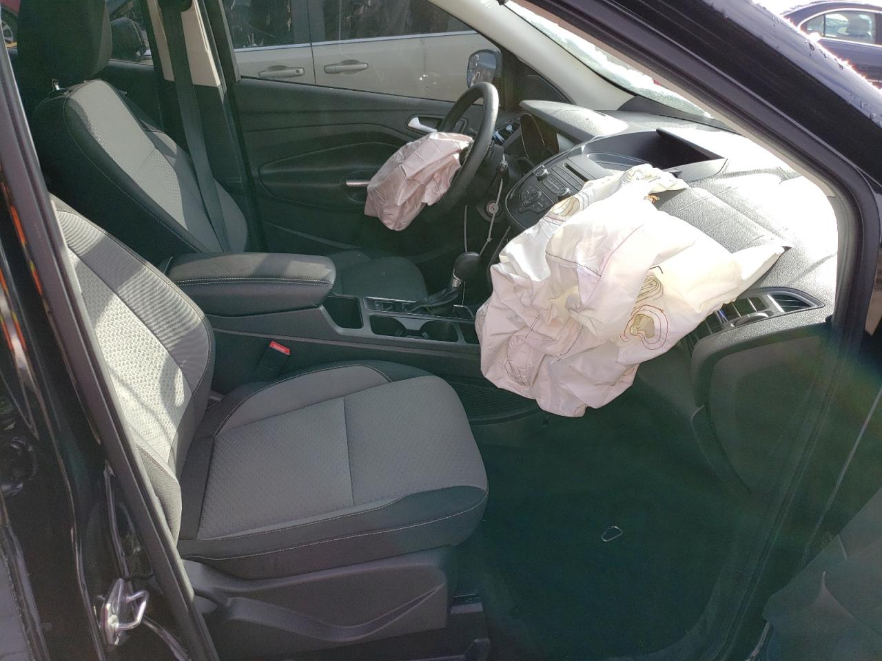 Photo 5 from auction – 2017 FORD ESCAPE SE with VIN 1FMCU0GD2HUA00723