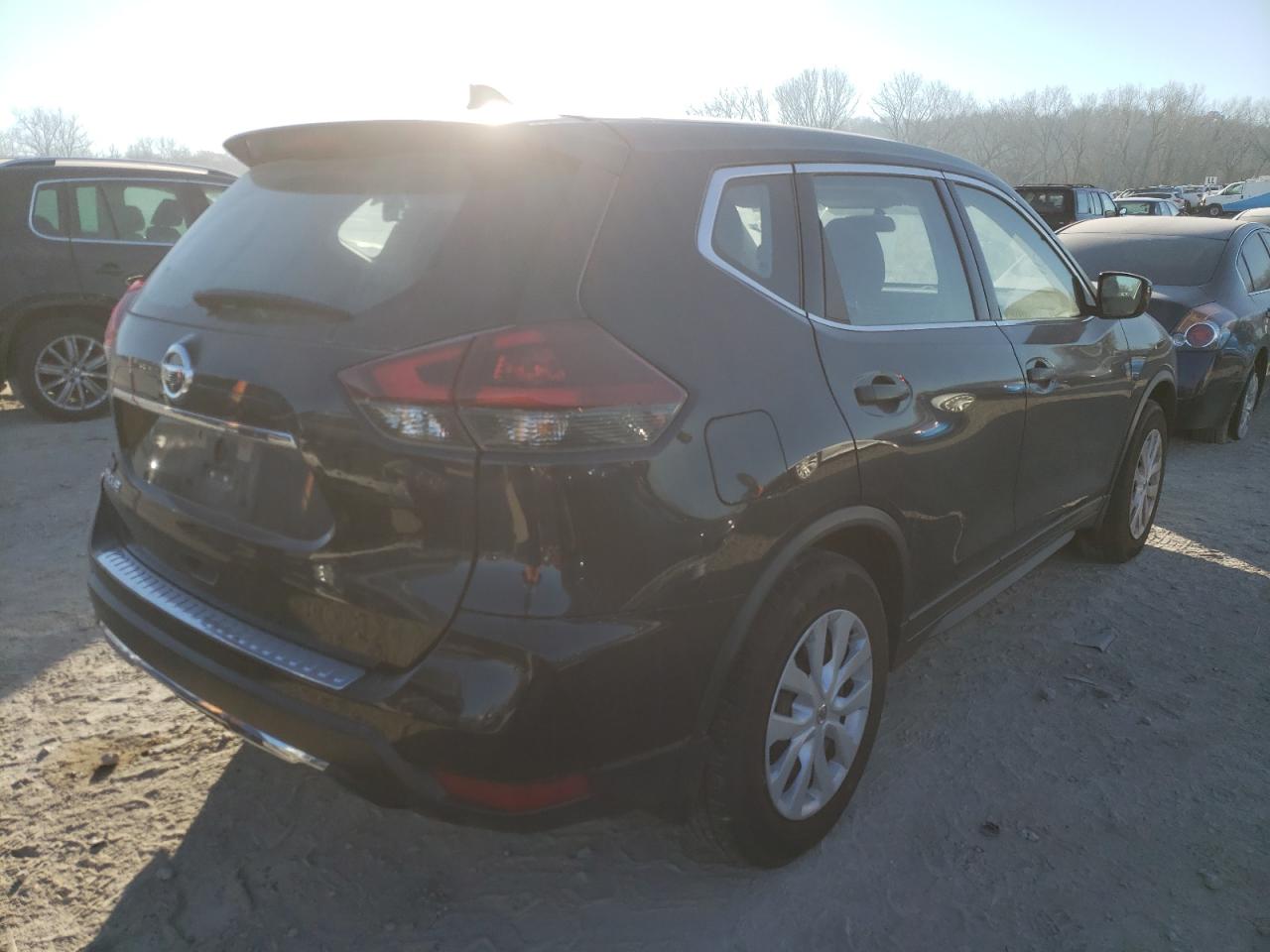 Photo 4 from auction – 2018 NISSAN ROGUE S with VIN KNMAT2MT1JP606119