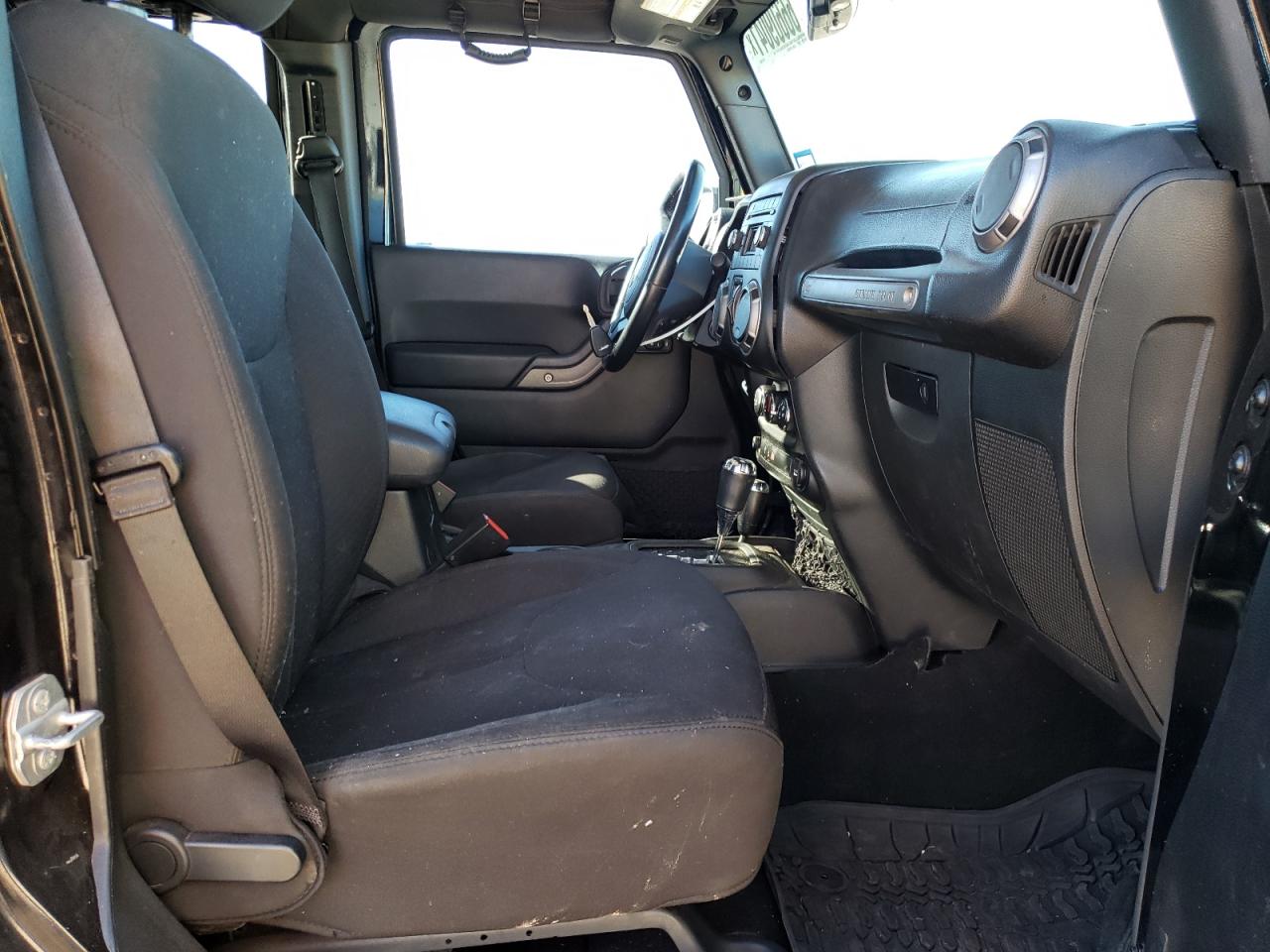 Photo 5 from auction – 2015 JEEP WRANGLER U with VIN 1C4BJWDG6FL518735
