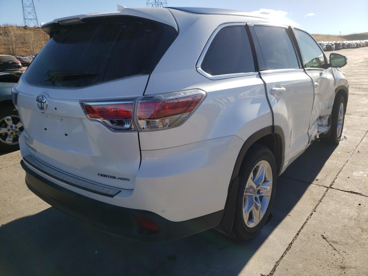 Photo 4 from auction – 2015 TOYOTA HIGHLANDER with VIN 5TDDKRFH0FS126877