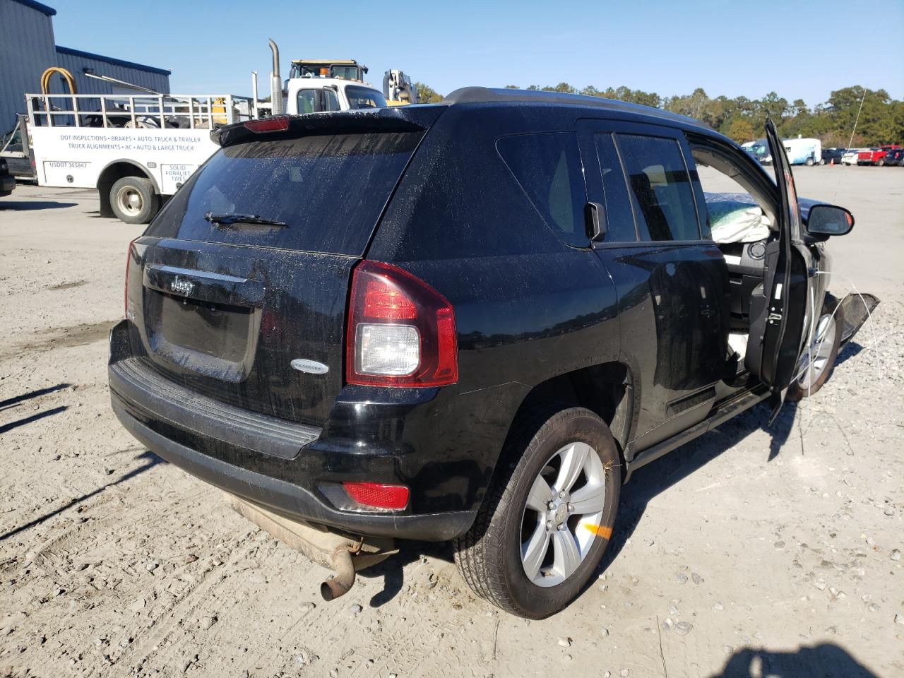 Photo 4 from auction – 2014 JEEP COMPASS LA with VIN 1C4NJDEB5ED673757