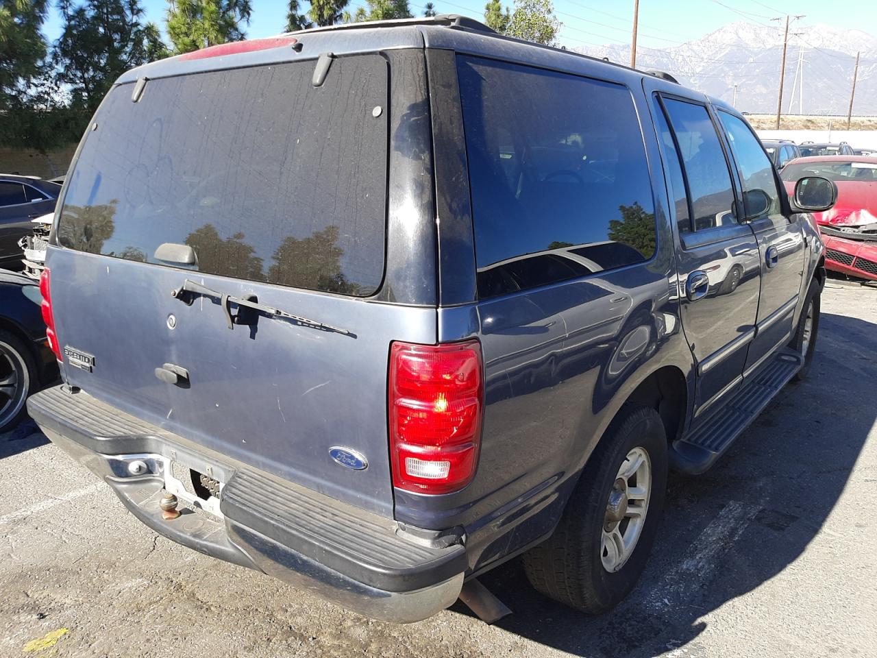 Photo 4 from auction – 2001 FORD EXPEDITION with VIN 1FMRU15W61LA34504