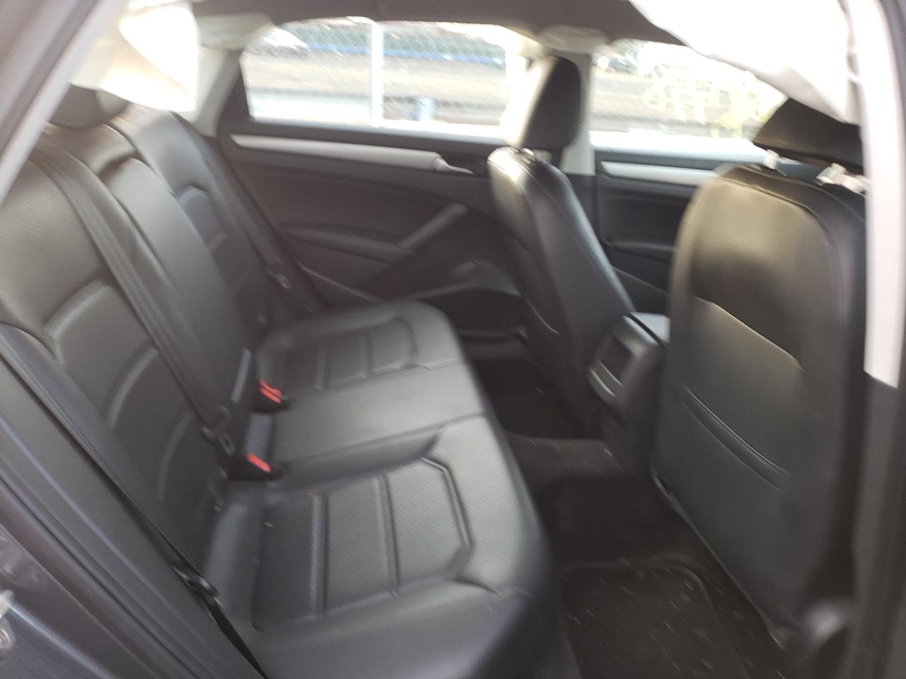 Photo 6 from auction – 2015 VOLKSWAGEN PASSAT S with VIN 1VWAT7A35FC121088