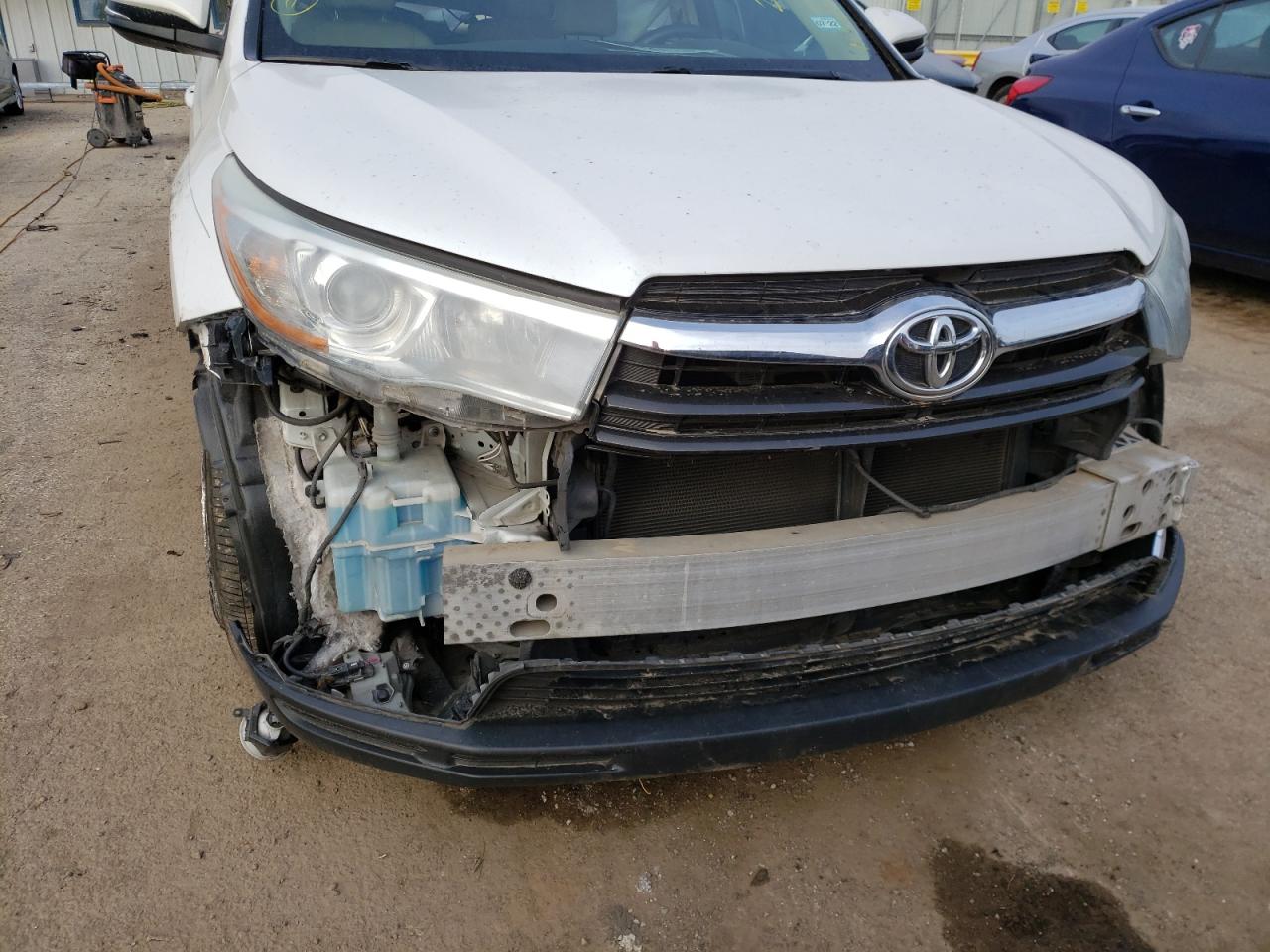 Photo 9 from auction – 2015 TOYOTA HIGHLANDER with VIN 5TDYKRFH7FS114114