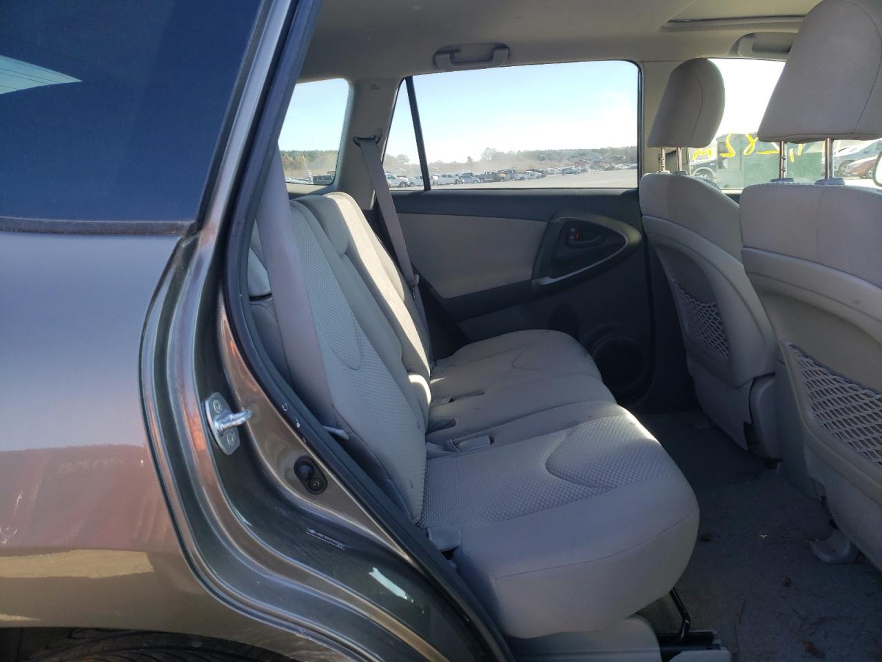 Photo 6 from auction – 2012 TOYOTA RAV4 with VIN JTMBF4DV4C5055921