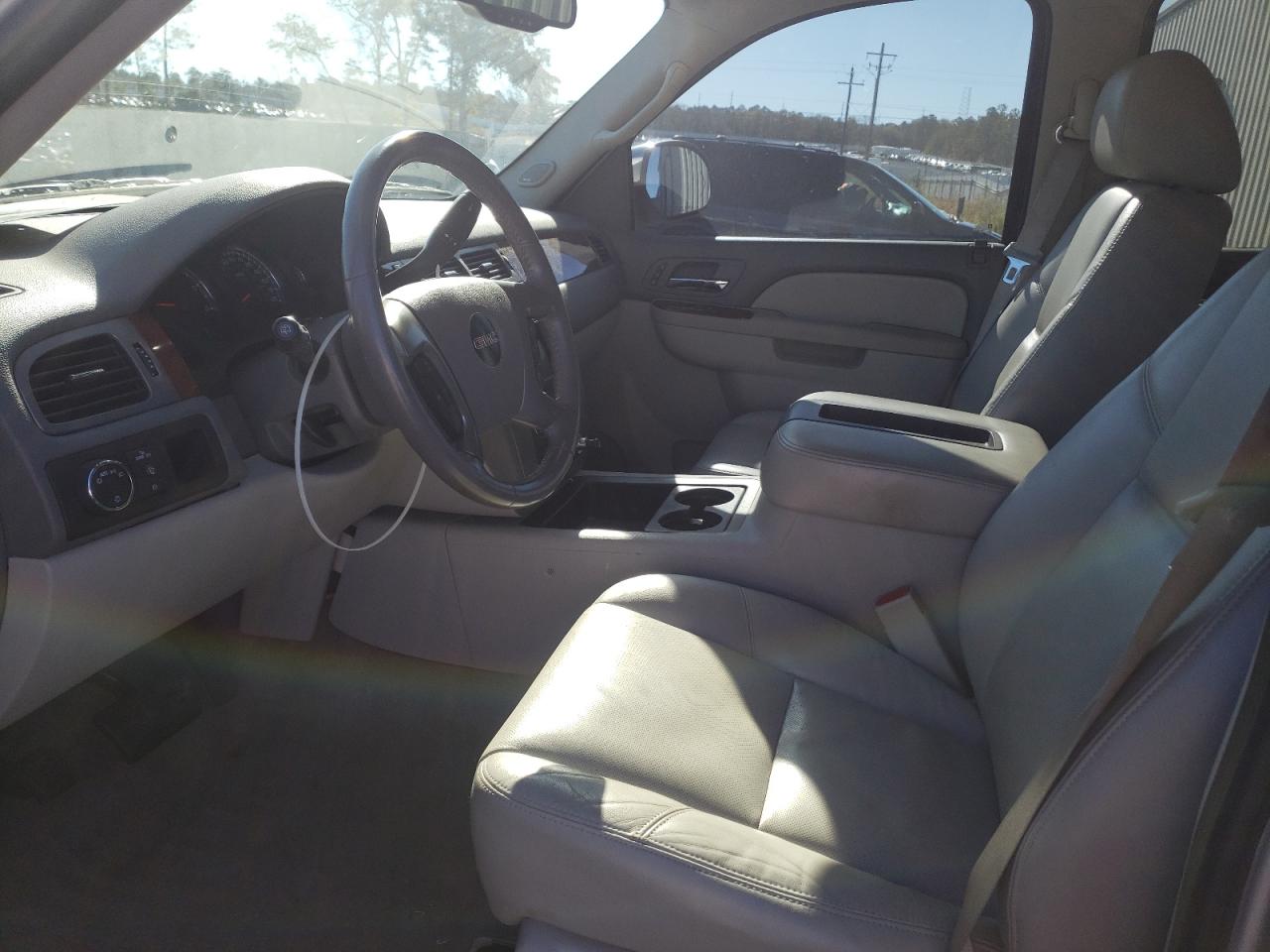 Photo 5 from auction – 2010 GMC YUKON SLT with VIN 1GKUCCE05AR285055