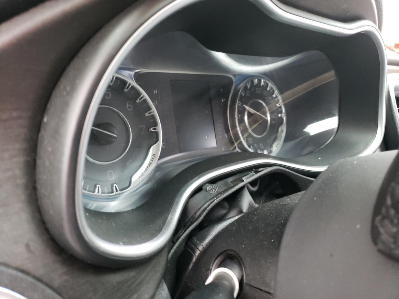 Photo 8 from auction – 2016 CHRYSLER 200 LIMITE with VIN 1C3CCCAB6GN106587