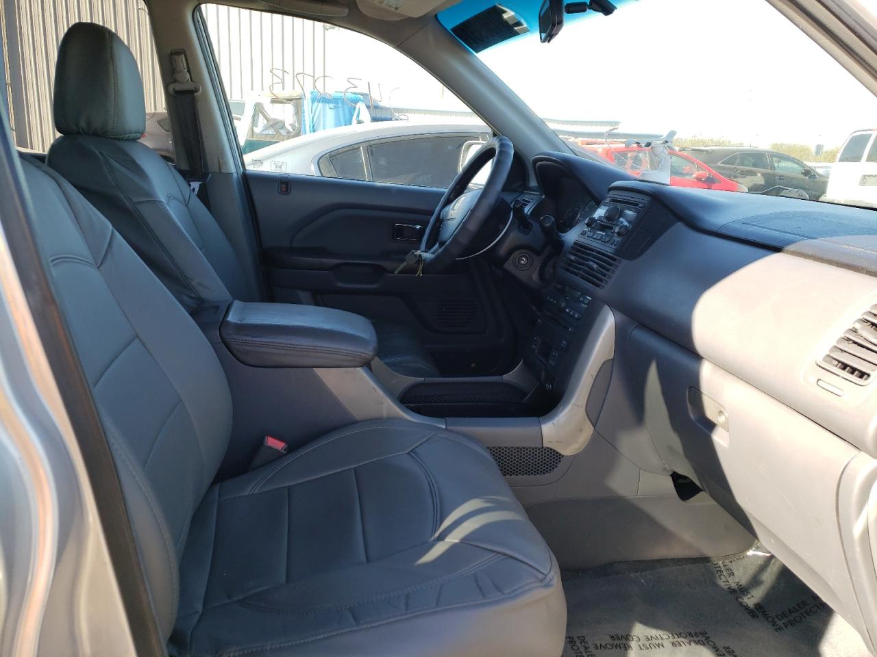 Photo 5 from auction – 2004 HONDA PILOT EXL with VIN 2HKYF18684H542522