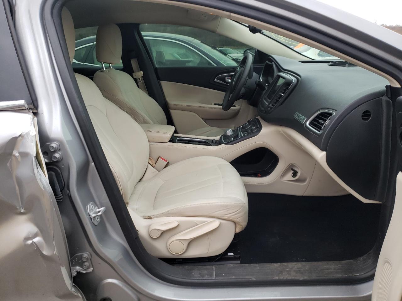 Photo 5 from auction – 2015 CHRYSLER 200 with VIN 1C3CCCAB9FN554031