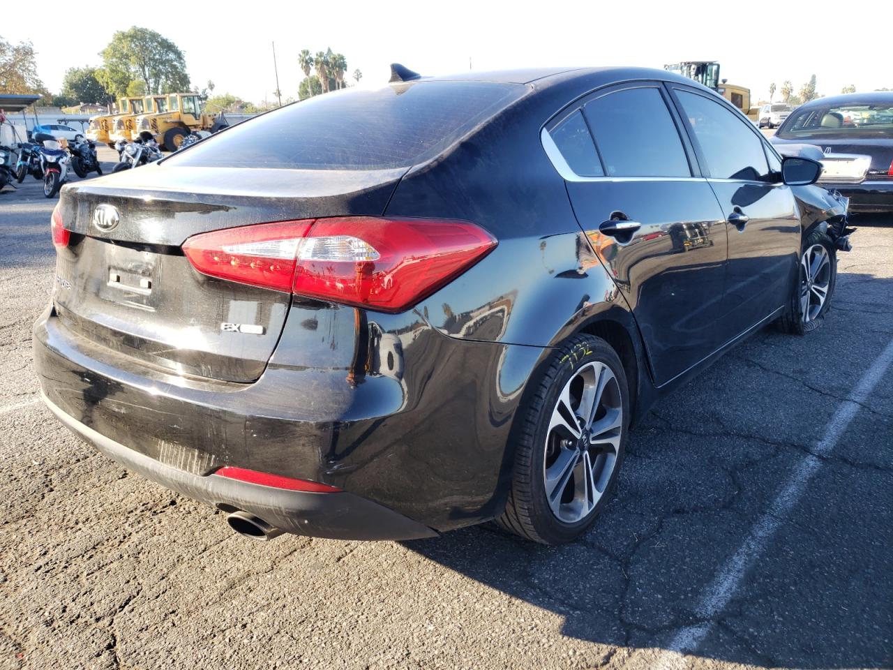 Photo 4 from auction – 2016 KIA FORTE EX with VIN KNAFZ4A88G5530609