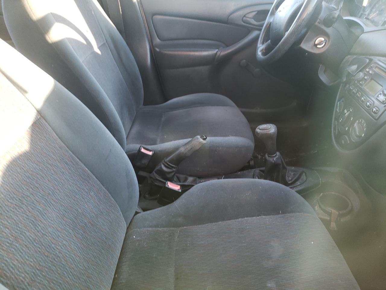 Photo 5 from auction – 2000 FORD FOCUS LX with VIN 1FAFP33P8YW352595