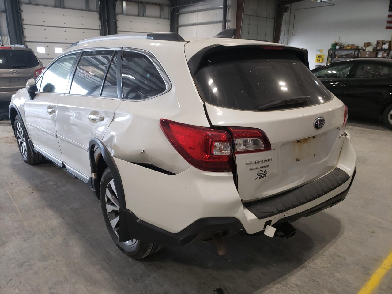 Photo 3 from auction – 2018 SUBARU OUTBACK TO with VIN 4S4BSATC4J3373214