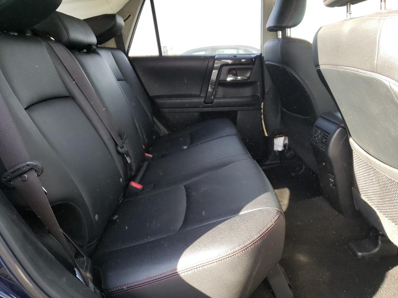 Photo 6 from auction – 2019 TOYOTA 4RUNNER SR with VIN JTEBU5JR4K5705750