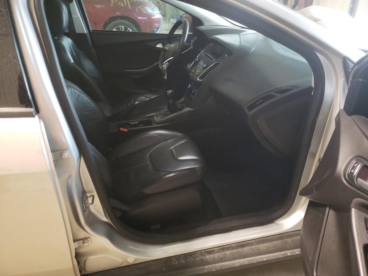 Photo 5 from auction – 2016 FORD FOCUS SE with VIN 1FADP3K29GL385425