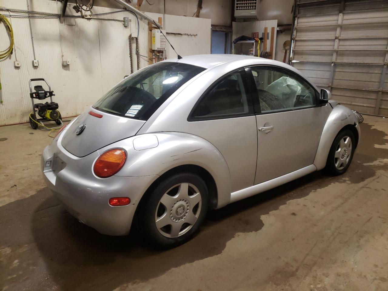Photo 4 from auction – 1998 VOLKSWAGEN BEETLE with VIN 3VWBB61C0WM039284